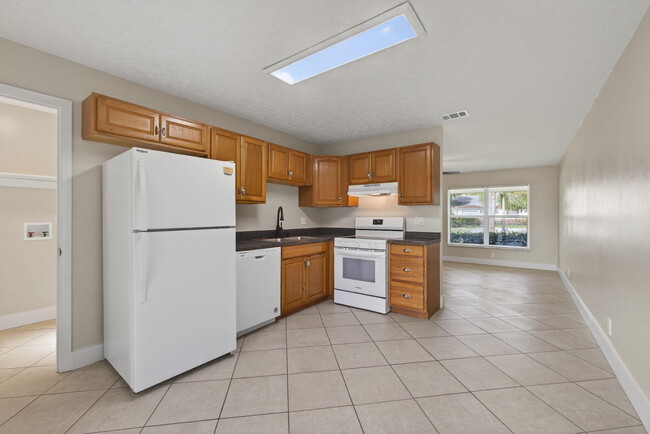 Building Photo - 8729 SE Hobe Ridge Ave