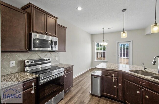 Building Photo - 121 Battalion Ln