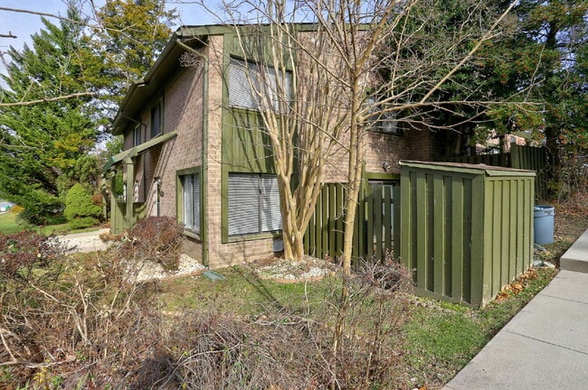 Building Photo - 3BD, 1.5BA - Beautifully Remodeled Townhome in Columbia