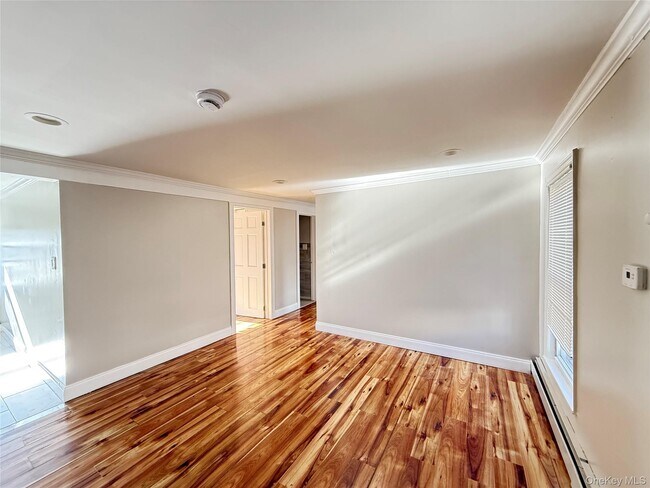 Building Photo - 610 Laurelton Blvd