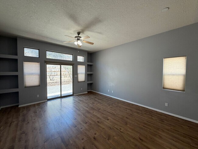 Building Photo - Beautiful Luxury Single Story Town Home Available Near Coors Blvd NW & Dellyne Ave NW!