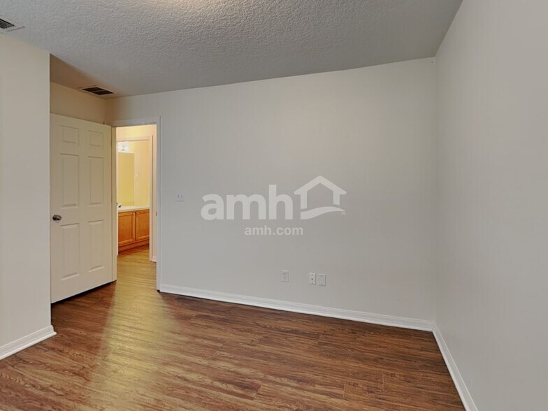Building Photo - 1145 Bluegrass Dr