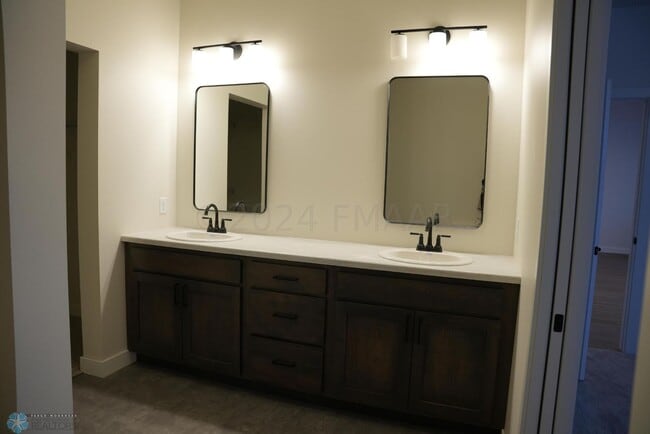 Building Photo - 3 bed 2 bath slab on grade Twinhome for rent