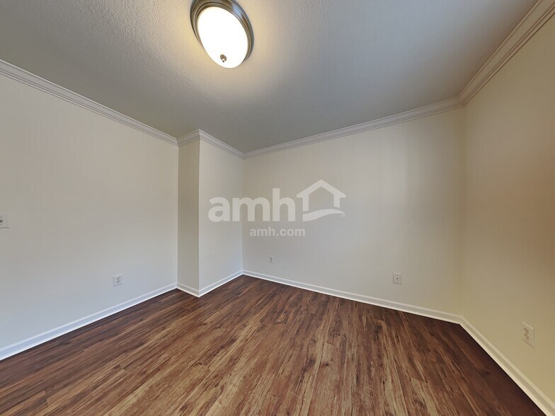 Building Photo - 101 Kingscreek Dr