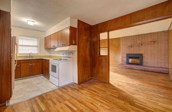 Building Photo - Quaint Three Bedroom Home in Vancouver!  Apply today to received $250 off June 2026