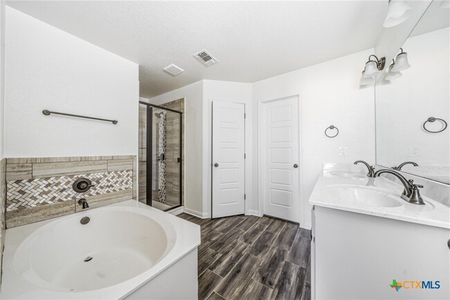 Building Photo - 5301 Primavera Ln