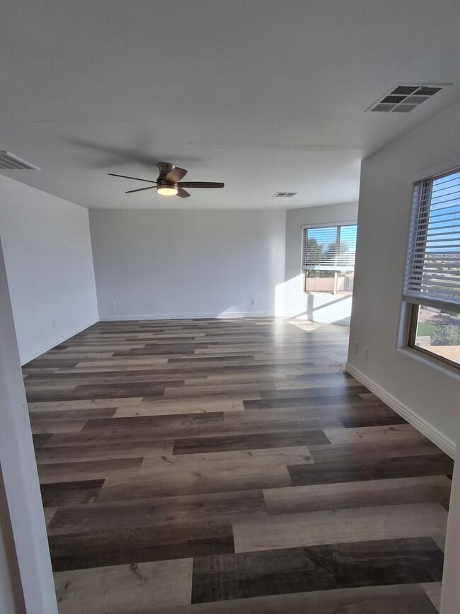 Building Photo - 1280 E Saddle Way