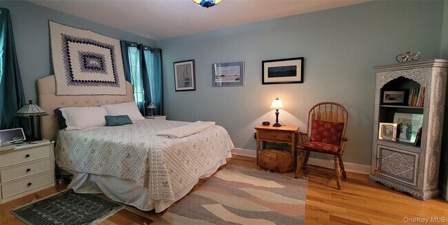 Building Photo - 23 Violet Pl