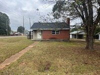 Building Photo - 3 bedroom 1 bathroom single level home