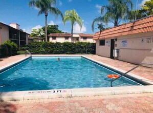 Building Photo - 880 NE 207th Terrace