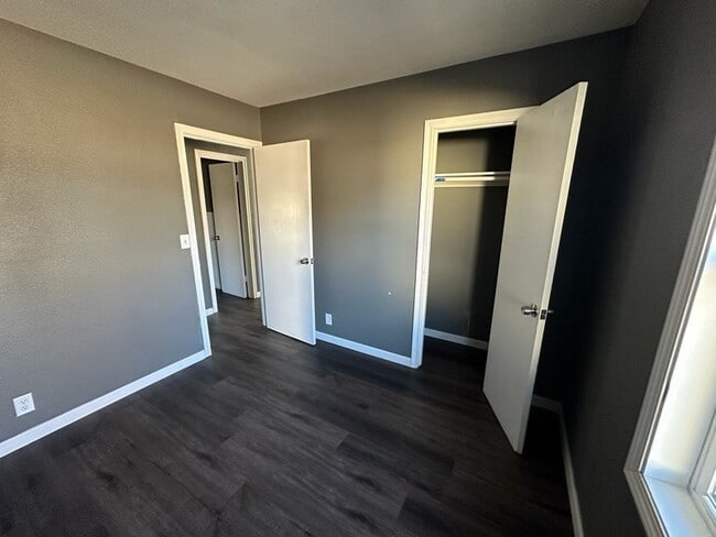 Building Photo - 4321 Deerfield St