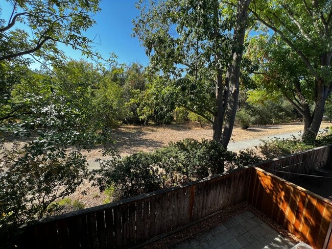 Building Photo - Fabulous 2-bedroom Concord Condominium With Community Pool!