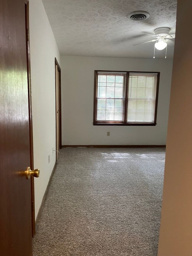 Building Photo - 2BR Duplex off of Epps Bridge near Timothy...