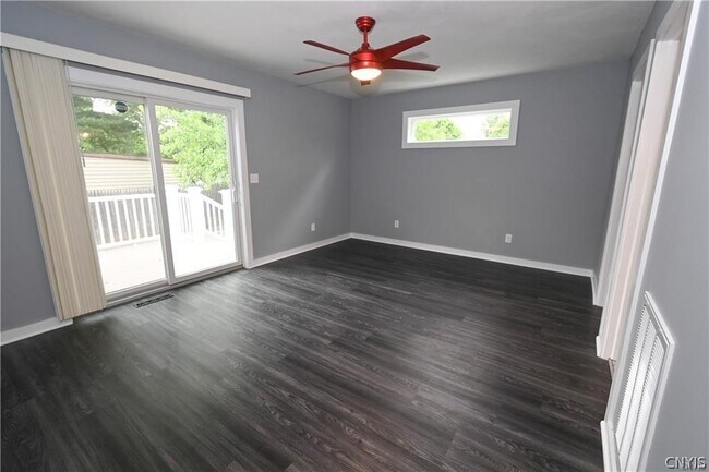 Building Photo - 5854 Reis Dr