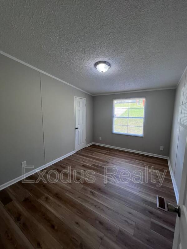 Building Photo - 771 Deer View