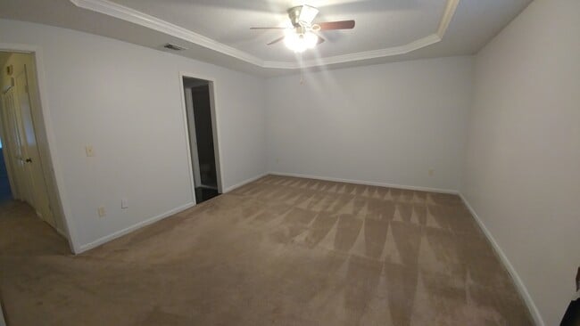 Building Photo - Newly Renovated Beautiful 2 Bedroom Home
