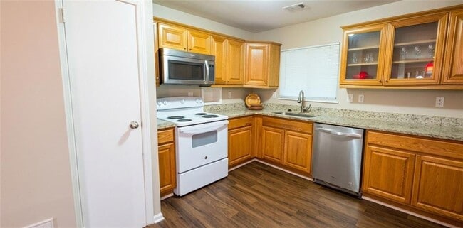 Building Photo - 3920 Spanish Oak Dr