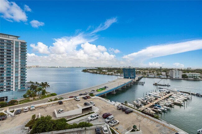 Building Photo - 7601 E Treasure Dr