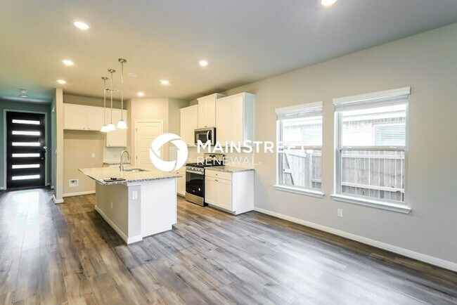 Building Photo - 4 Bedroom Pet-Friendly Home in San Antonio, TX with Main Street Renewal