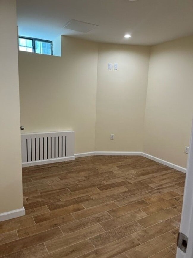 Building Photo - Recently Remodeled 2 bedroom 1 bath