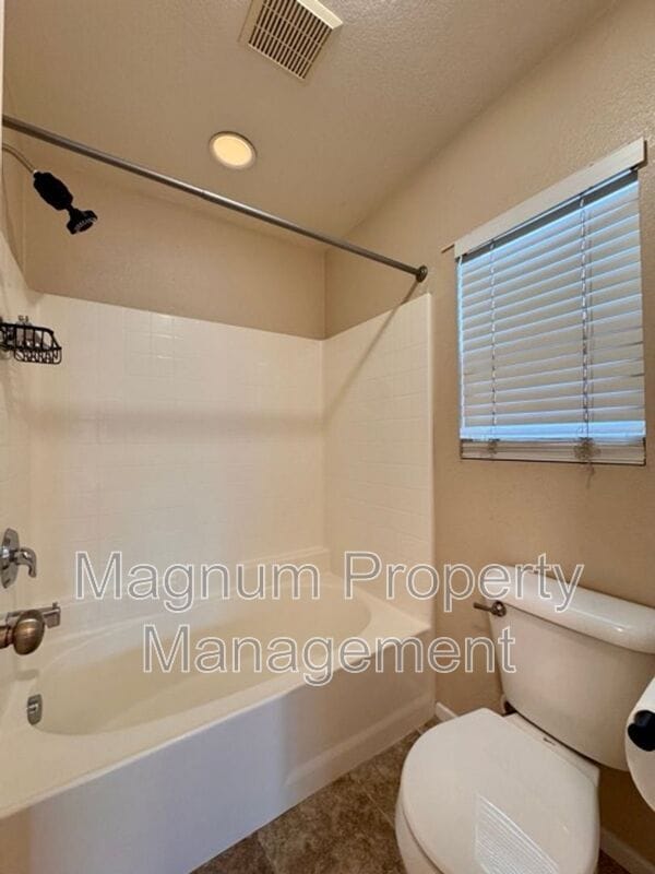 Building Photo - 41685 Woodridge Ave