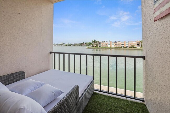 Building Photo - 7645 Sun Island Dr S