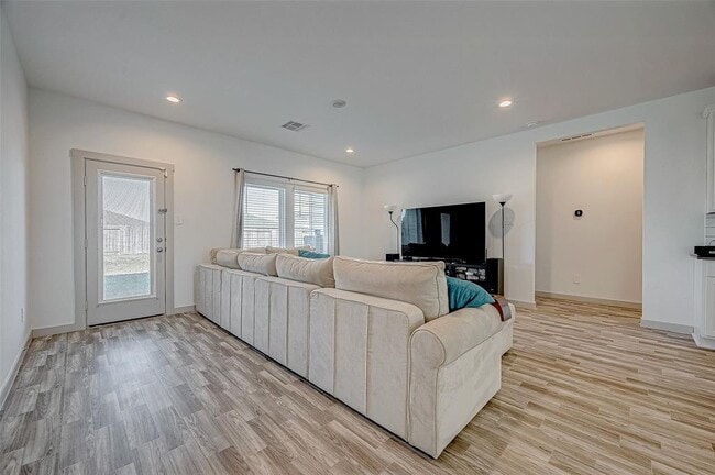 Building Photo - 6911 Amber Clf Ln