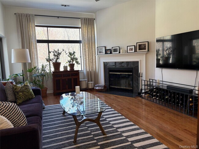 Building Photo - 361 N Greeley Ave