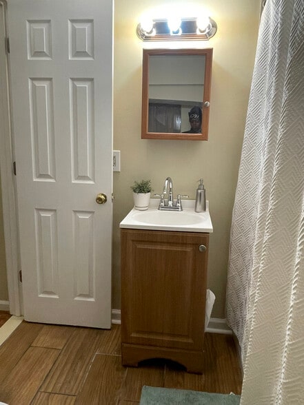 Building Photo - 888 W Lombard St