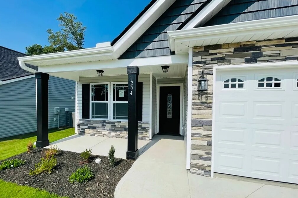 Building Photo - 1204 Mason Hill Way