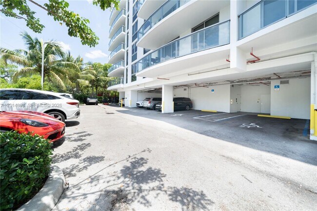 Building Photo - 13800 Highland Dr