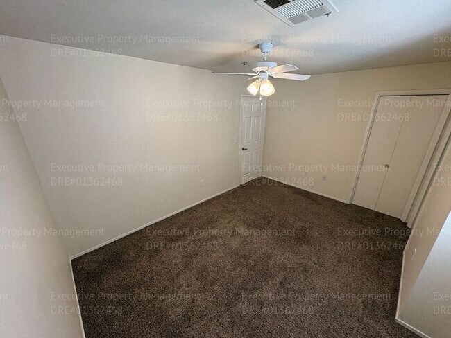 Building Photo - 2 bedroom 1.5 bathroom townhome located in a gated community near Hosking Ave/ S. Union Ave