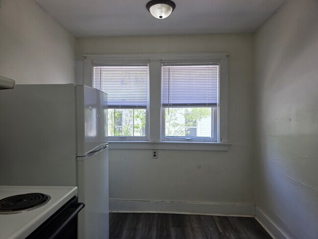 Building Photo - 1 Bedroom Apartment in the Heart of Applet...
