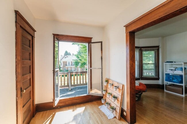 Building Photo - Farwell House