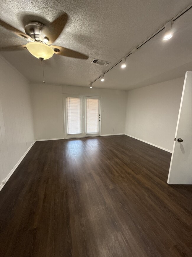 Building Photo - 212 Wilshire Dr