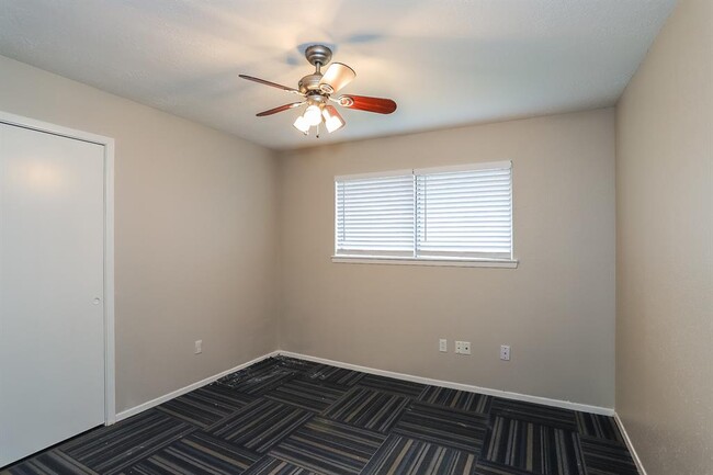 Building Photo - 613 W Castle Harbour Dr