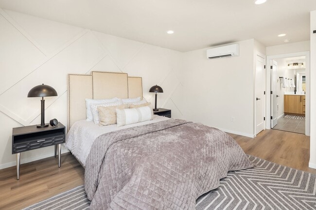 Building Photo - New Ballard Townhome