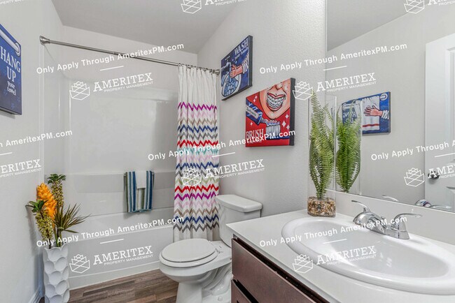 Building Photo - 1110 E Level St