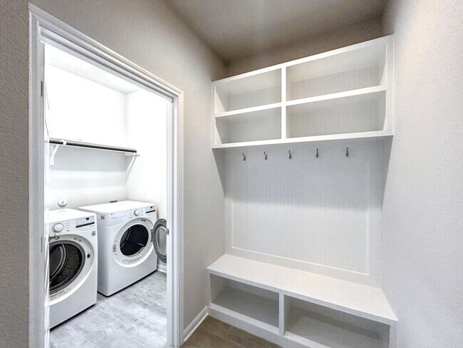 Building Photo - 3-Bedroom Home in a Quiet Neighborhood wit...