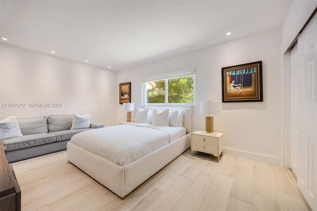 Building Photo - 7230 Vistalmar St