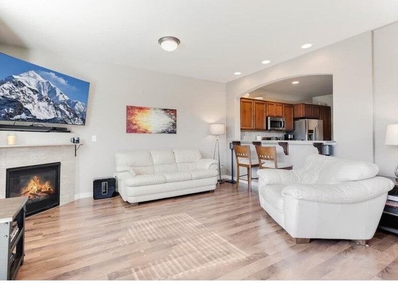 Living - 2513 NE 131st Ct