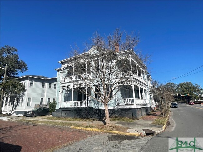 Building Photo - 320 E 31st St