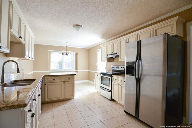 Building Photo - 6913 Pine Creek Ct