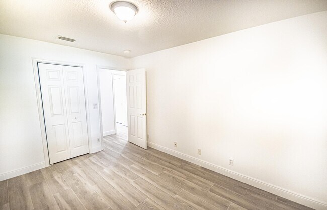 Building Photo - 12523 169th Ct N