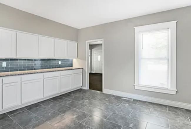 Building Photo - 3 bedroom 1 bath house for rent near Iroqu...