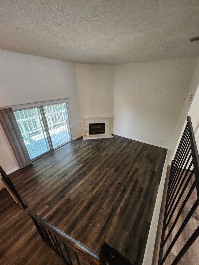 Building Photo - 1441 W Village Ln