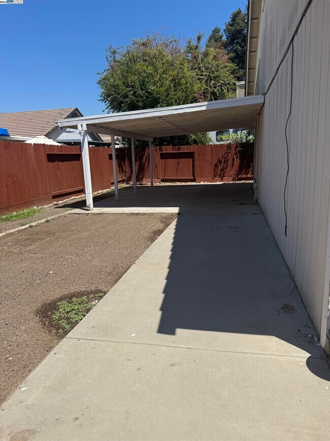 Building Photo - 5325 Avante Ln