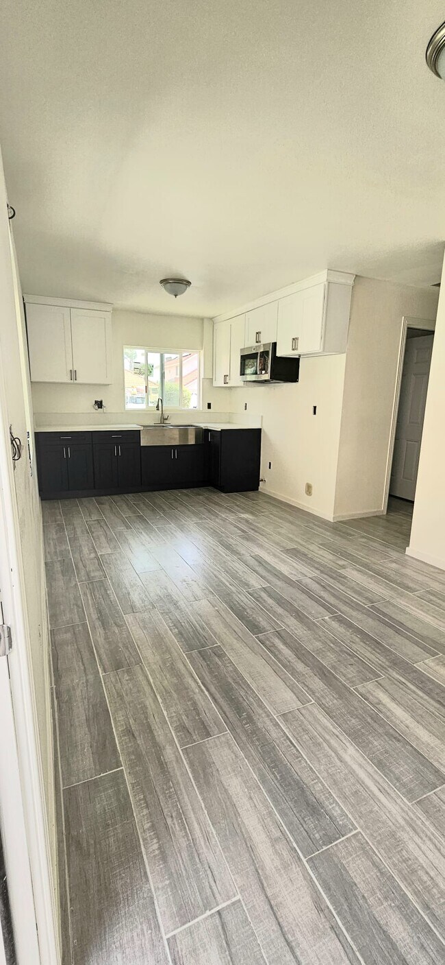 Building Photo - 25400 Sand Creek Trl