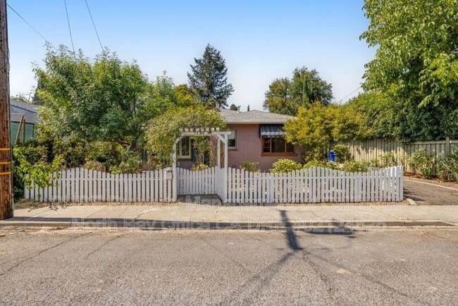Building Photo - 1536 Madrona Ave