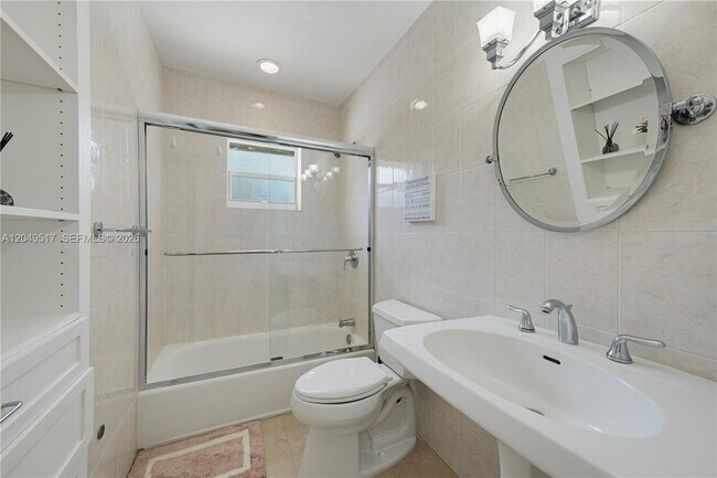 Building Photo - 14601 Pompano Dr